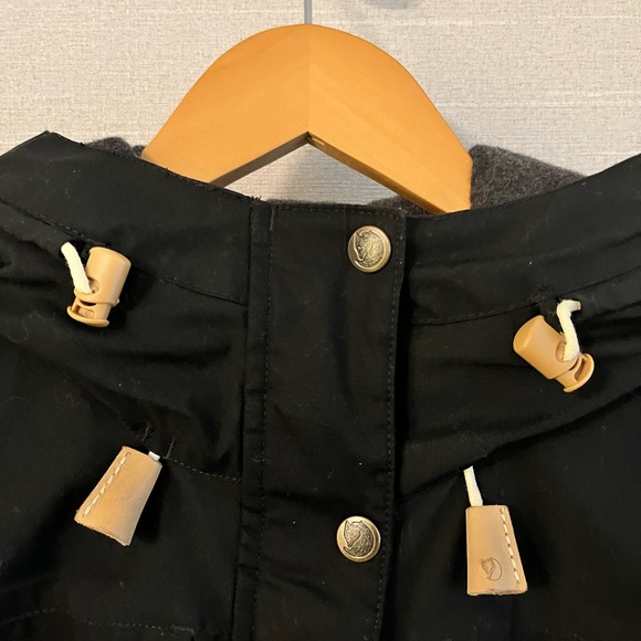 Fjalraven Singi parka in black. - Picture 6 of 12